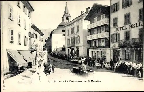 Ak Salvan Kanton Wallis Schweiz, La Procession de St Maurice, Hotel