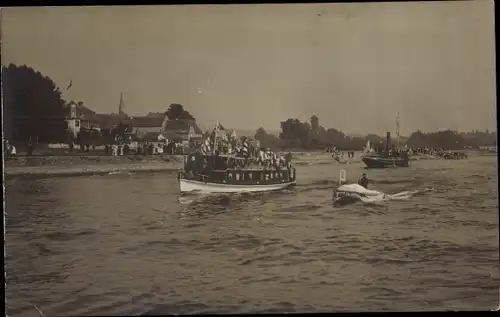 Foto Ak Wiesbaden in Hessen, Motorboot auf dem Rhein, Salondampfer