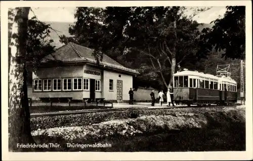 Ak Friedrichroda im Thüringer Wald, Thüringerwaldbahn an der Haltestelle