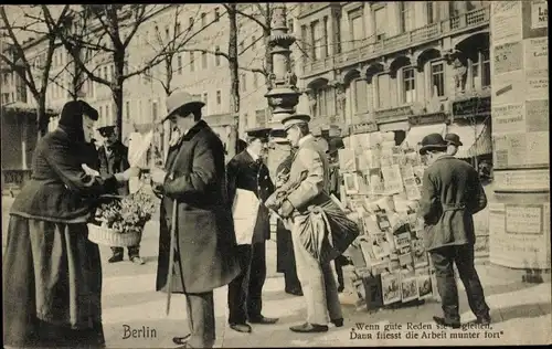 Ak Berlin Mitte, Berliner Stadttypen, Zeitungsverkäufer, Stand, Dame und Herren