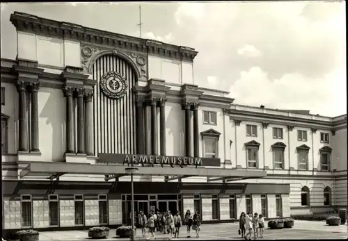 Ak Dresden Altstadt, Armeemuseum der DDR, Hauptportal