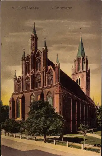 Ak Neubrandenburg in Mecklenburg, St. Marienkirche