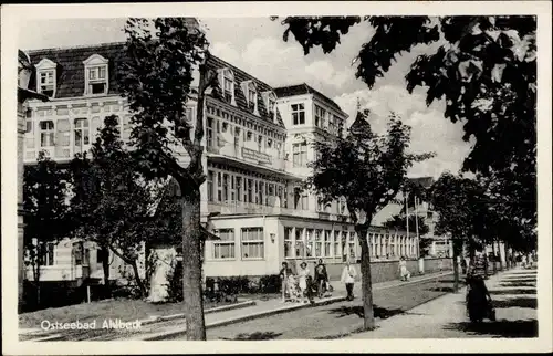 Ak Ahlbeck Heringsdorf Usedom Ostseebad, Straßenpartie