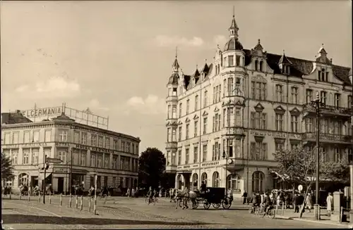 Ak Stralsund in Vorpommern, Am Bahnhof, Tribseer Damm, Hotel Germania