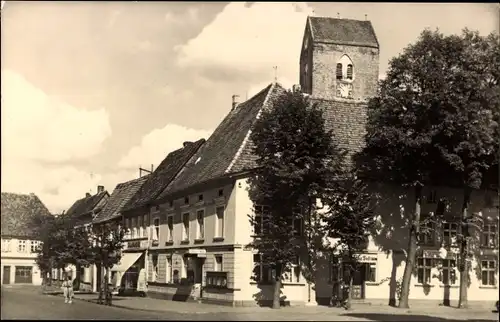 Ak Parchim in Mecklenburg Vorpommern, Philipp Müller Straße, Turmuhr