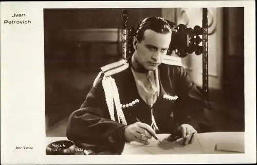 Ak Schauspieler Ivan Petrovich, Militär-Uniform, Am Schreibtisch