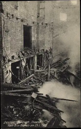 Ak Dessau in Sachsen Anhalt, Friedrich Theater nach dem Brand 1922