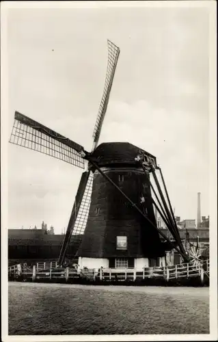 Foto Ak Niederlande, Landschaft mit Windmühle
