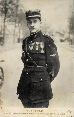 Ak Georges Guynemer, Französischer Jagdflieger, Portrait, Uniform, Orden