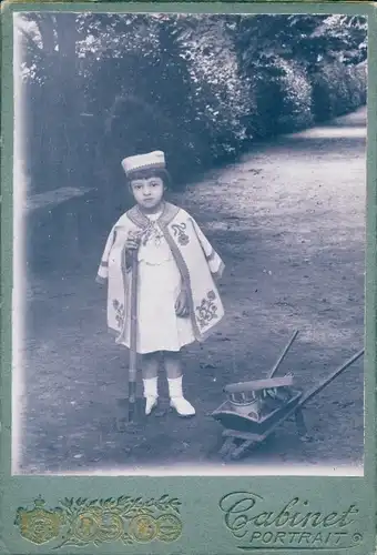 Kabinett Foto Kiew Ukraine, Portrait von einem Kind in Volkstracht