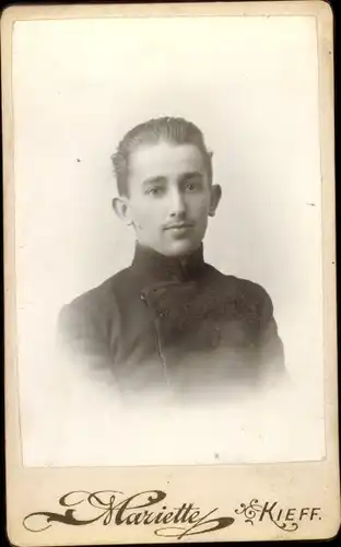 CdV Kiew Ukraine, Portrait von einem jungen Mann in Uniform