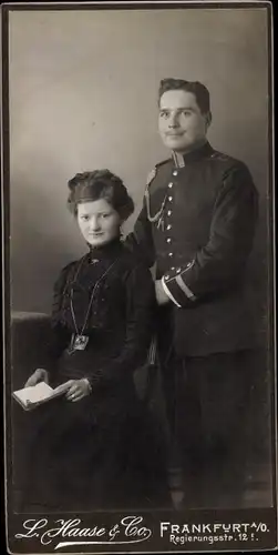CdV Frankfurt an der Oder, Deutscher Soldat in Uniform mit Frau, Portrait