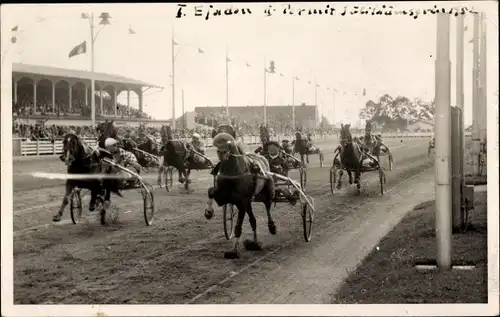 Foto Ak München, Pferderennsport, Pferderennbahn