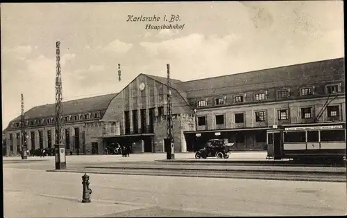 Ak Karlsruhe in Baden Württemberg, Hauptbahnhof, Straßenseite, Straßenbahn