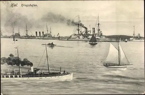 Ak Kiel in Schleswig Holstein, Kriegshafen, Kriegsschiff, Salondampfer, Segelboote