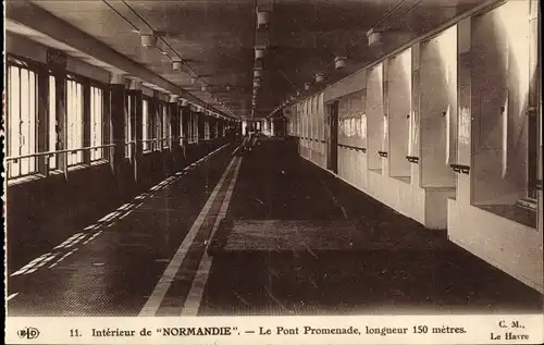 Ak Paquebot Normandie, CGT French Line, Le Pont Promenade