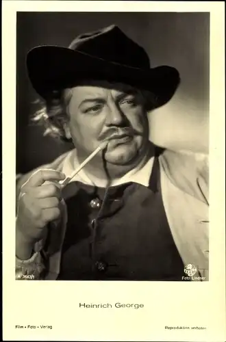 Ak Schauspieler Heinrich George, Portrait, Pfeife