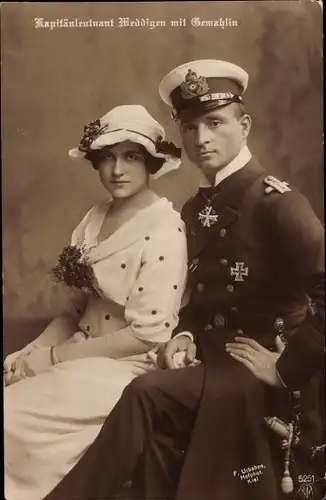 Ak Otto Weddigen, Marineoffizier, Kapitänleutnant, Portrait mit Gemahlin, Orden Pour le Merite
