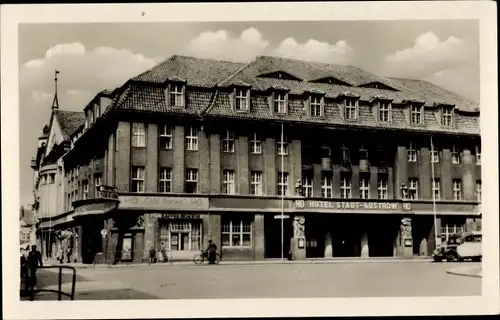 Ak Güstrow in Mecklenburg, Hotel Stadt Güstrow, Cafe Borwin