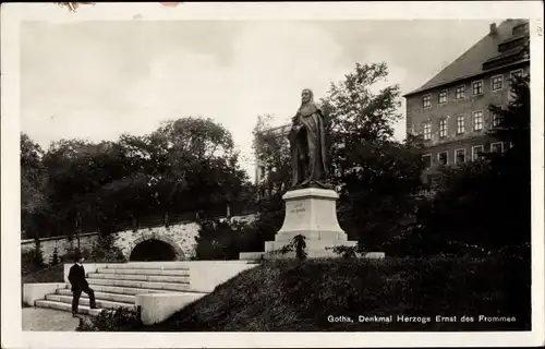 Ak Gotha Thüringen, Denkmal Herzogs Ernst des Frommen