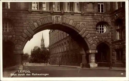 Ak Leipzig, Blick durch den Rathausbogen