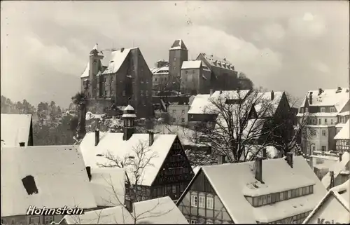 Ak Hohnstein in der Sächsischen Schweiz, Teilansicht mit Blick zur Burg im Winter