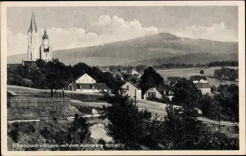 Ak Eibenstock im Erzgebirge Sachsen, Blick auf die Ortschaft mit Auersberg