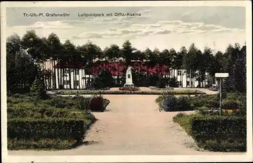 Ak Grafenwöhr in der Oberpfalz Bayern, Truppenübungsplatz, Luitpoldpark mit Offiz.-Kasino, Denkmal
