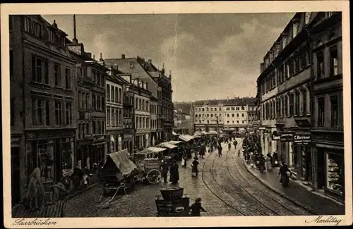 Ak Saarbrücken im Saarland, Markttag, Straßenansicht