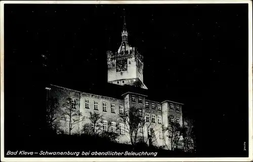 Ak Kleve am Niederrhein, Blick auf Schwanenburg bei abendlicher Beleuchtung