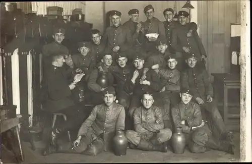 Foto Ak Dresden, Soldaten in der Stube, Georg Bühlemann