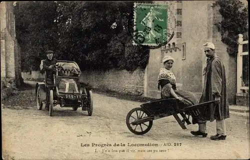 Ak Les Progrès de la Locomotion, Paar in Trachten, Schubkarre, Automobil