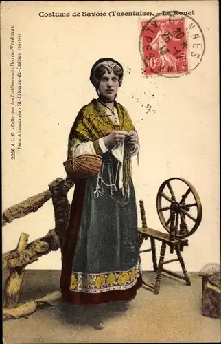 Ak Costume de Savoie, Tarentaise, Le Rouet, Frau in Tracht, Spinnrad