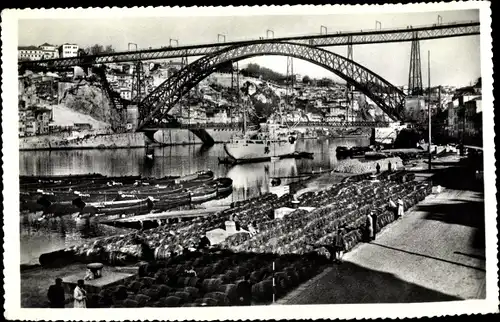 Ak Porto Portugal, Exportacao do Vinho do Porto e Ponte D. Luiz I, Weinfässer