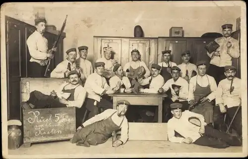 Foto Ak Deutsche Soldaten in Uniformen, Gewehr, Kaiserzeit, I. WK