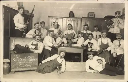 Foto Ak Deutsche Soldaten in Uniformen, Gewehr, Kaiserzeit