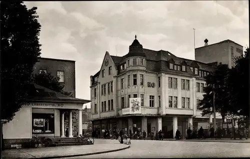 Ak Senftenberg in der Niederlausitz, HO Kaufhaus, HO Lebensmittelgeschäft