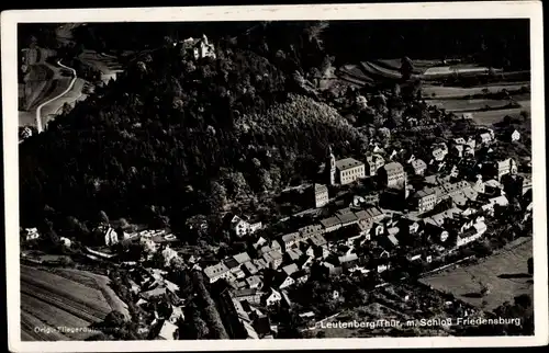 Ak Leutenberg in Thüringen, Fliegeraufnahme, Panorama mit Schloss Friedensburg, Kirche