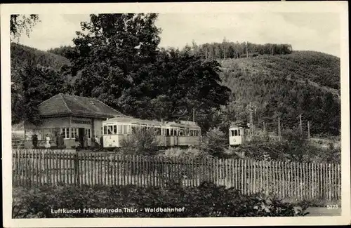 Ak Friedrichroda im Thüringer Wald, Waldbahnhof, Züge