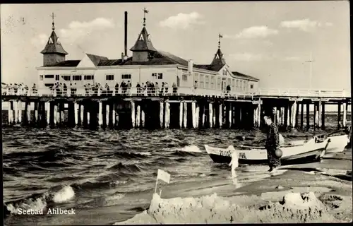 Ak Ostseebad Ahlbeck Heringsdorf auf Usedom, Seebrücke, Boot, Strand