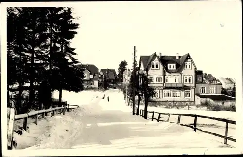 Ak Masserberg in Thüringen, Blick in den Ort, Winteransicht