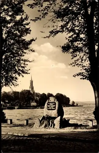 Ak Malchow in Mecklenburg, Malchower See, Gedenkstein