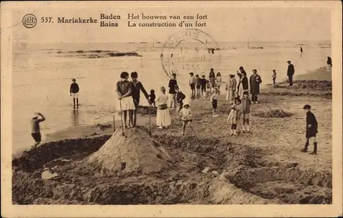 Ak Mariakerke Bains Ostende Westflandern, Badegäste am Strand, Konstruktion einer Sandburg