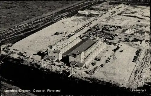 Ak Dronten Flevoland Niederlande, Graansilo's, Luchtfoto, Fliegeraufnahme