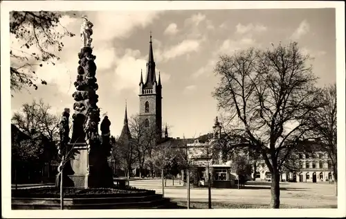 Ak Čáslav Tschaslau Mittelböhmen, Platz, Brunnen, Kirche