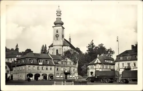 Ak Krásná Lípa Schönlinde Region Aussig, Straßenpartie, Kirche