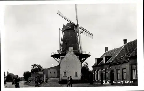 Ak Sluis Zeeland Niederlande, Stadtansicht mit Windmühle