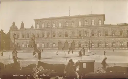 Ak München, Residenz, Kutschen