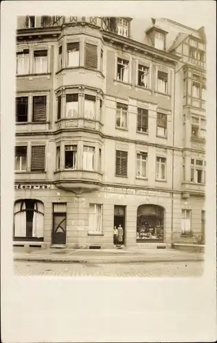 Foto Ak Unbekannter Ort, Partie an einer Buchbinderei