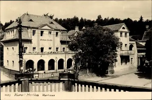 Ak Hartha Hintergersdorf Tharandt im Erzgebirge, Kurhaus, Außenansicht